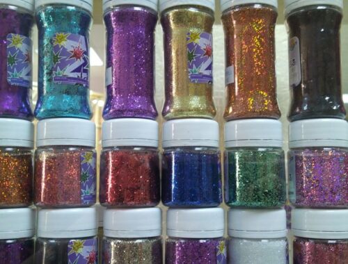 Всё о блёстках для лица: как выбрать, с чем носить и почему глиттер — это безопасно