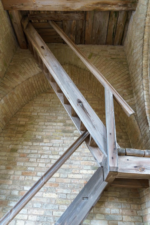 Как сделать лестницу на мансарду своими руками чертежи